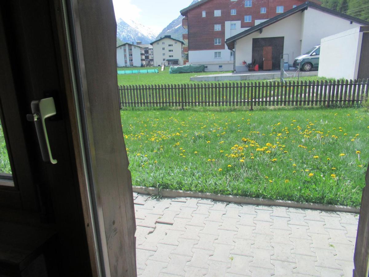 Free Cable Car & Bus In The Summer Haus L'Oree Saas-Grund Room photo